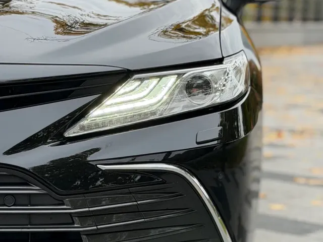 Toyota Camry - фото 2