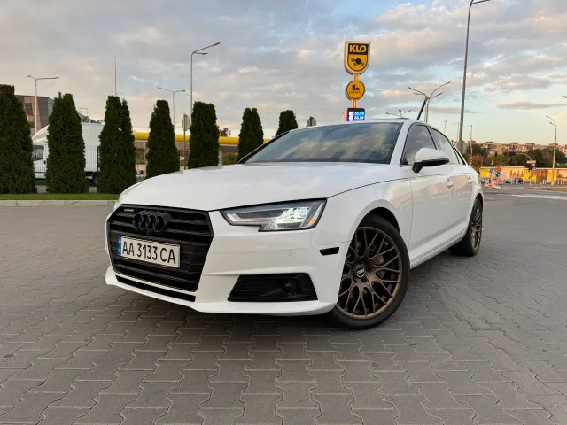 Audi A4 - фото 5