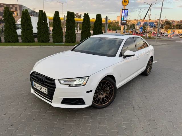 Audi A4 - фото 1