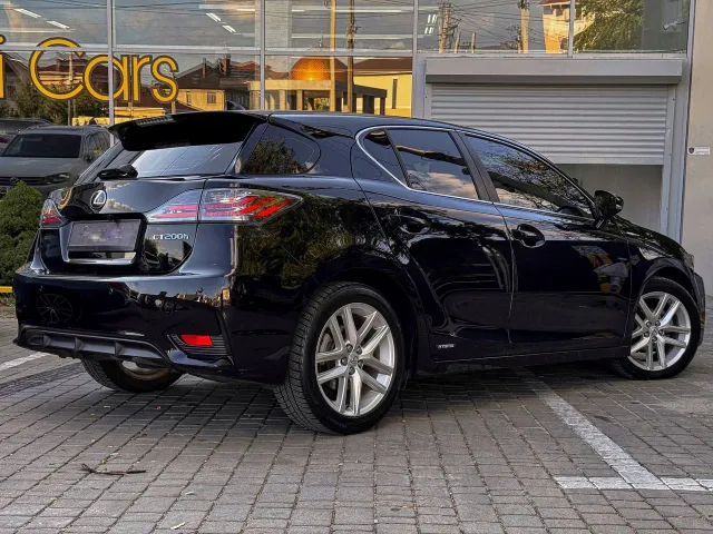 Lexus CT - фото 4