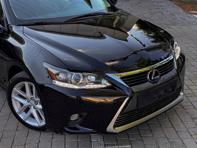 Lexus CT - фото 2
