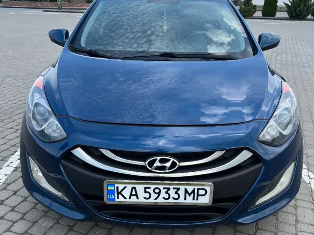 Hyundai Elantra - фото 3