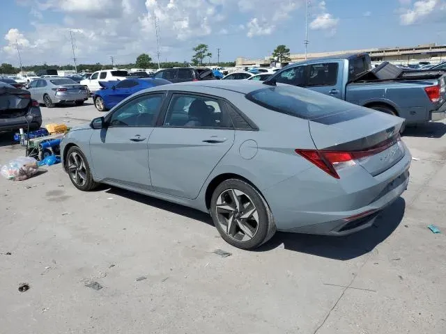 Hyundai Elantra - фото 2
