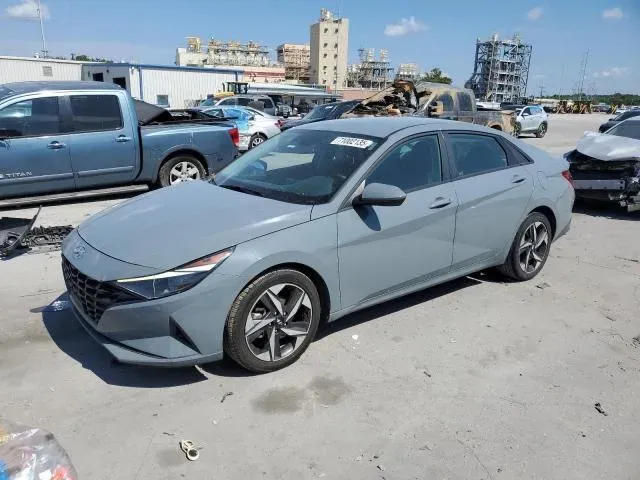 Hyundai Elantra - фото 1