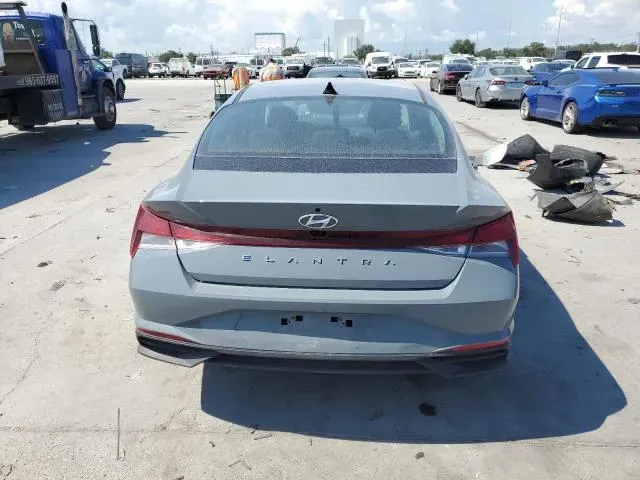 Hyundai Elantra - фото 3
