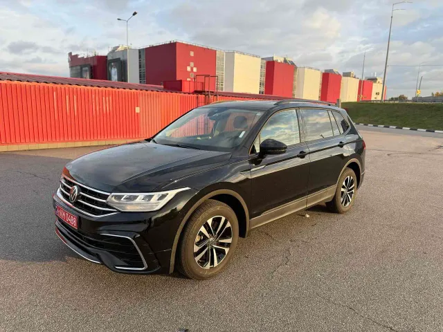 Volkswagen Tiguan - фото 1