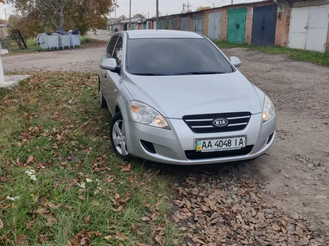 Kia Ceed - фото 1
