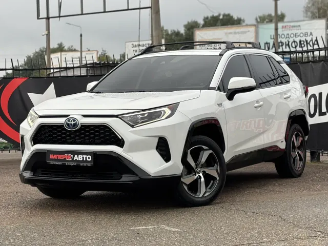 Toyota RAV4 - фото 1