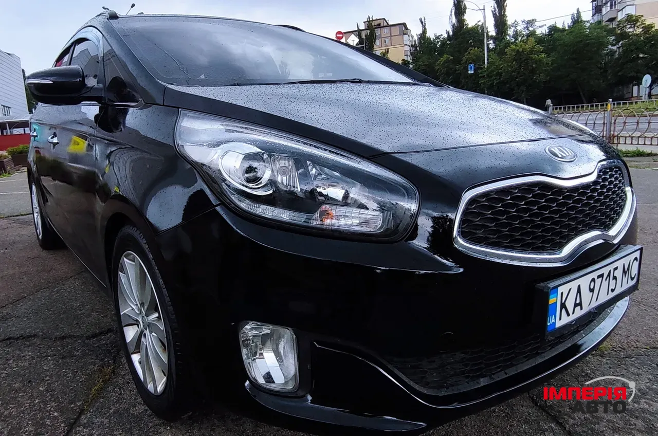 Kia Carens - фото 1