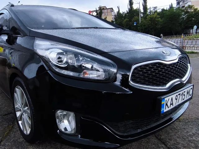 Kia Carens - фото 1