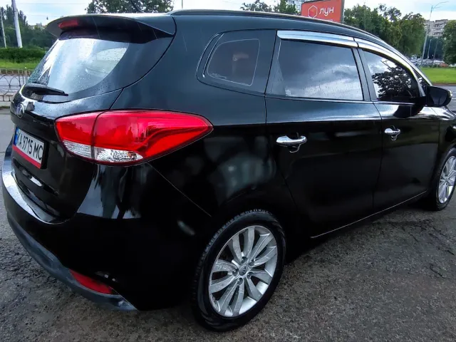 Kia Carens - фото 2