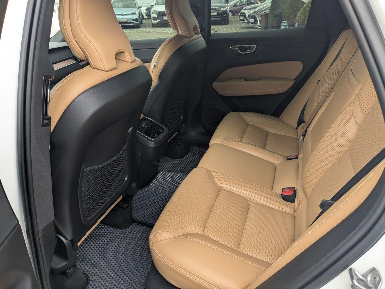 Volvo XC60 - фото 16