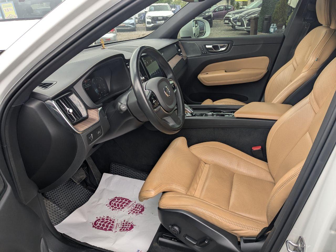 Volvo XC60 - фото 12