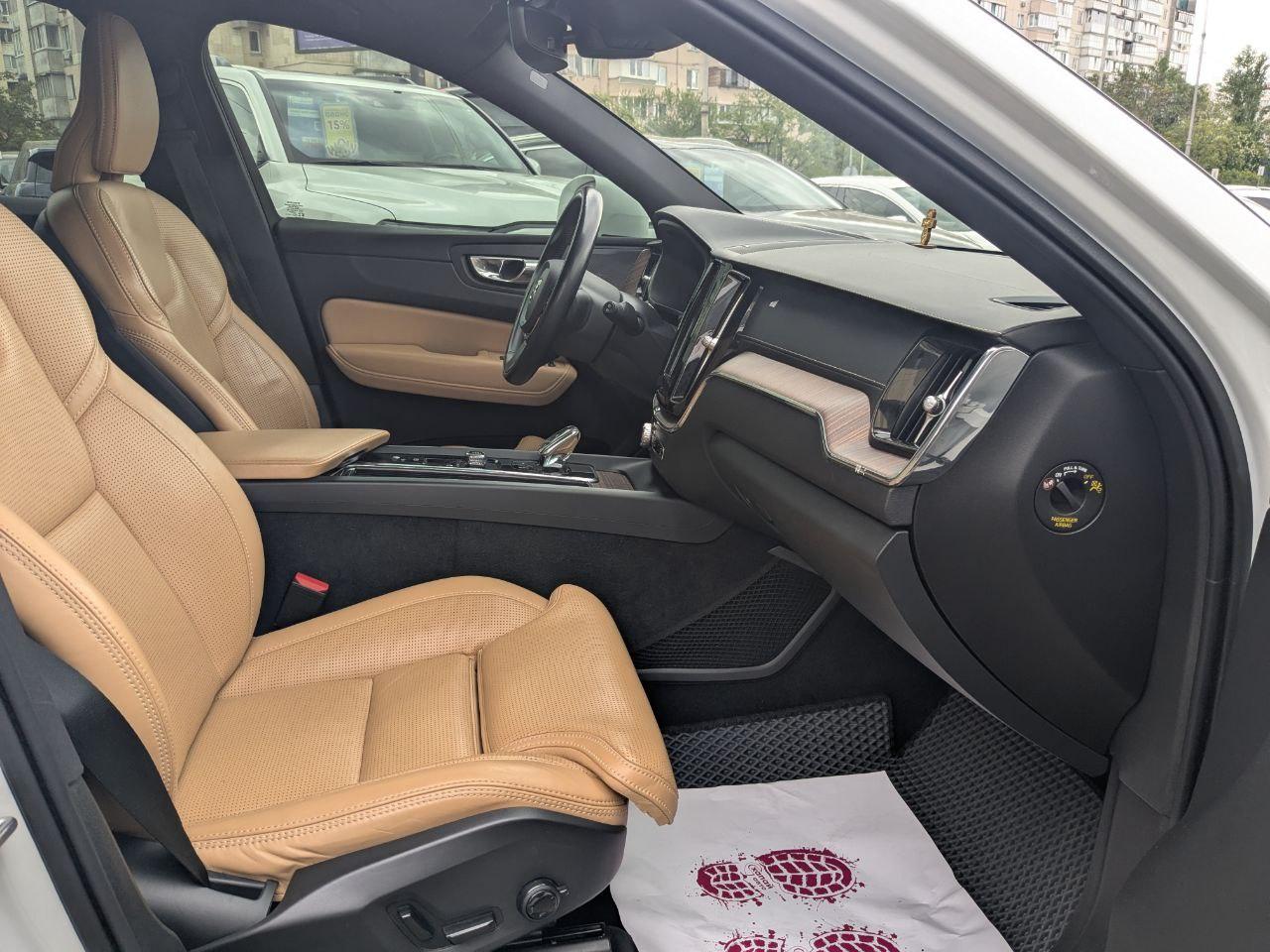 Volvo XC60 - фото 17