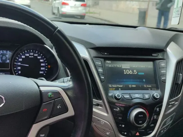 Hyundai Veloster - фото 3