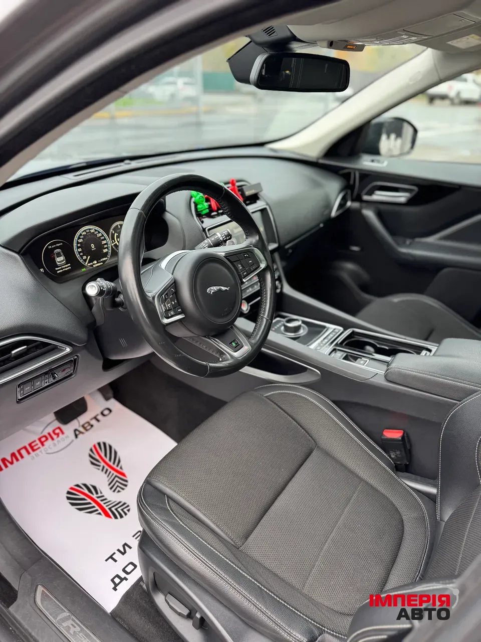 Jaguar F-Pace - фото 10