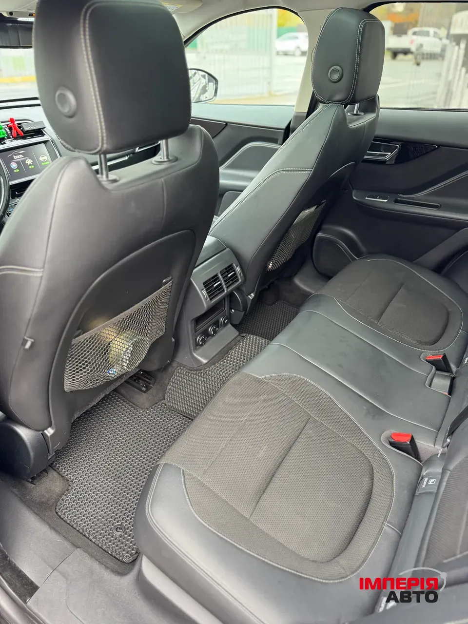 Jaguar F-Pace - фото 15