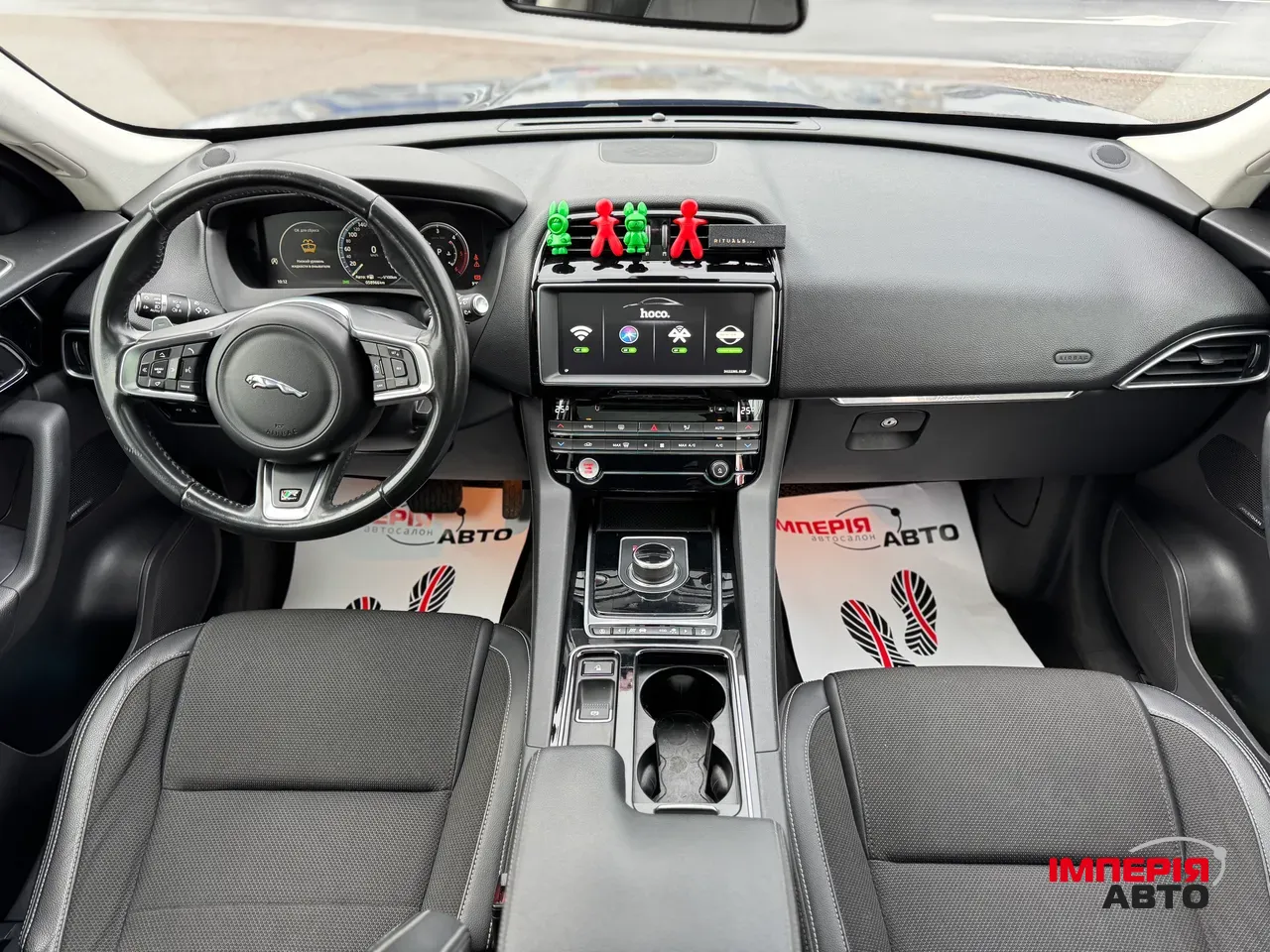 Jaguar F-Pace - фото 11