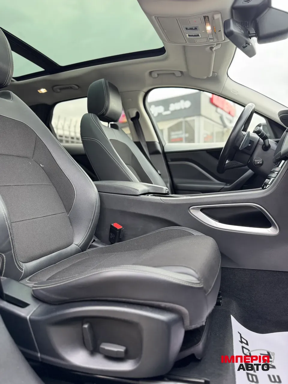 Jaguar F-Pace - фото 16