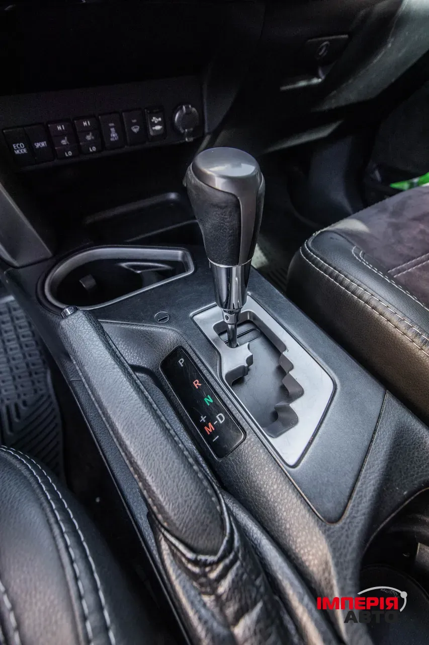 Toyota RAV4 - фото 11