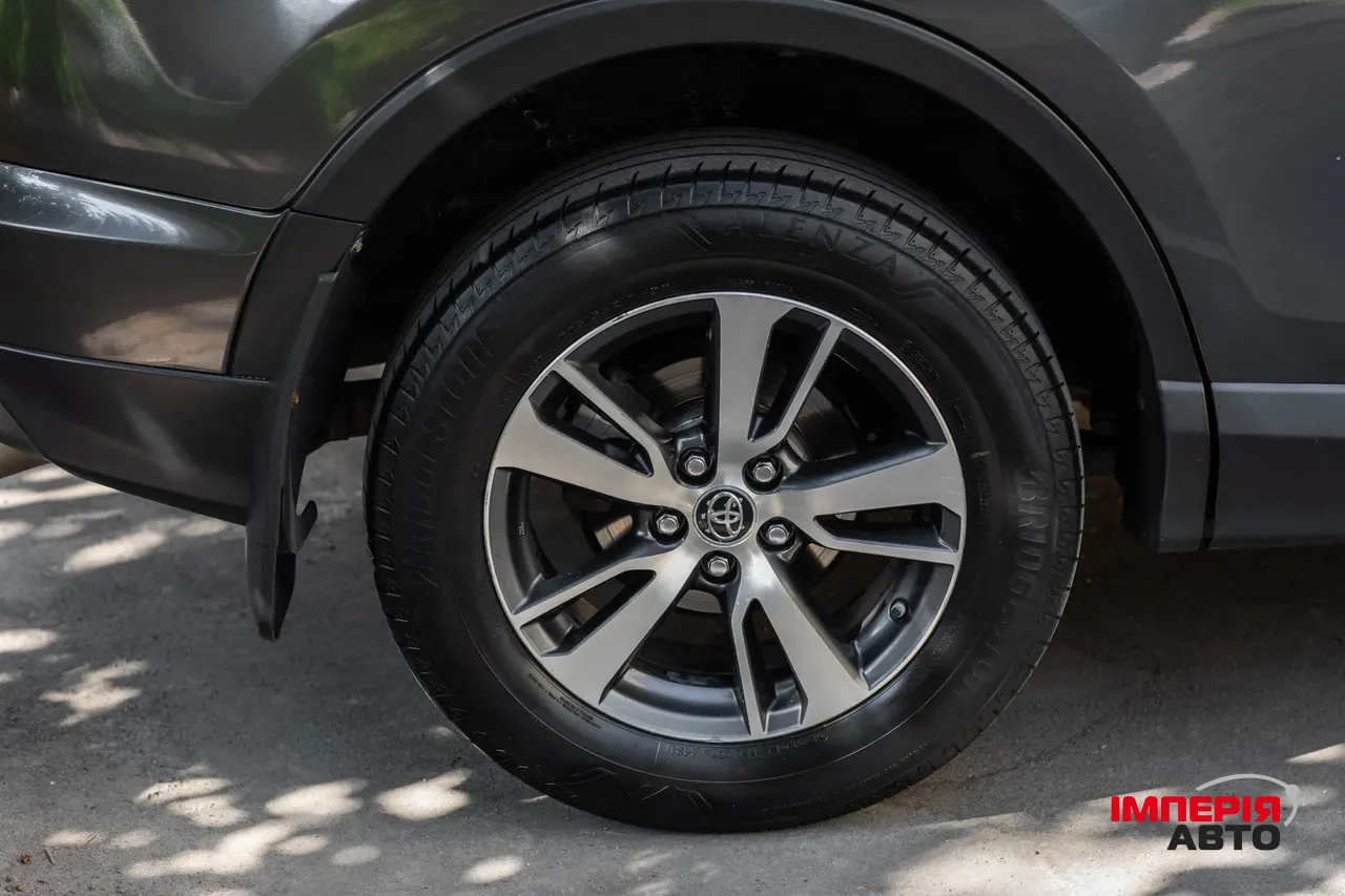 Toyota RAV4 - фото 4