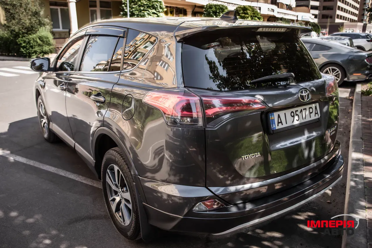 Toyota RAV4 - фото 5