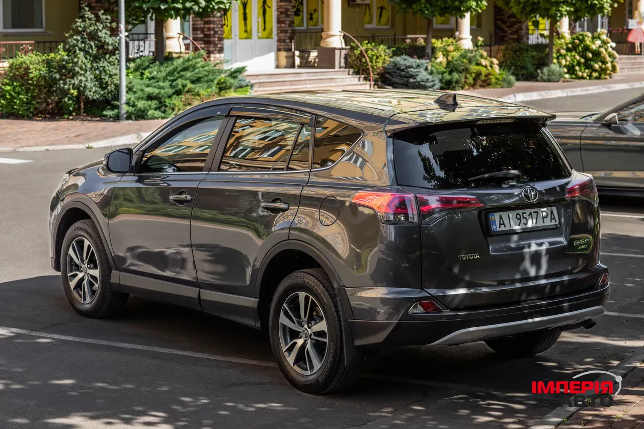 Toyota RAV4 - фото 2