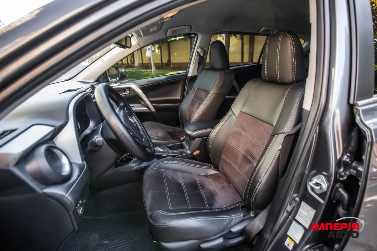 Toyota RAV4 - фото 12