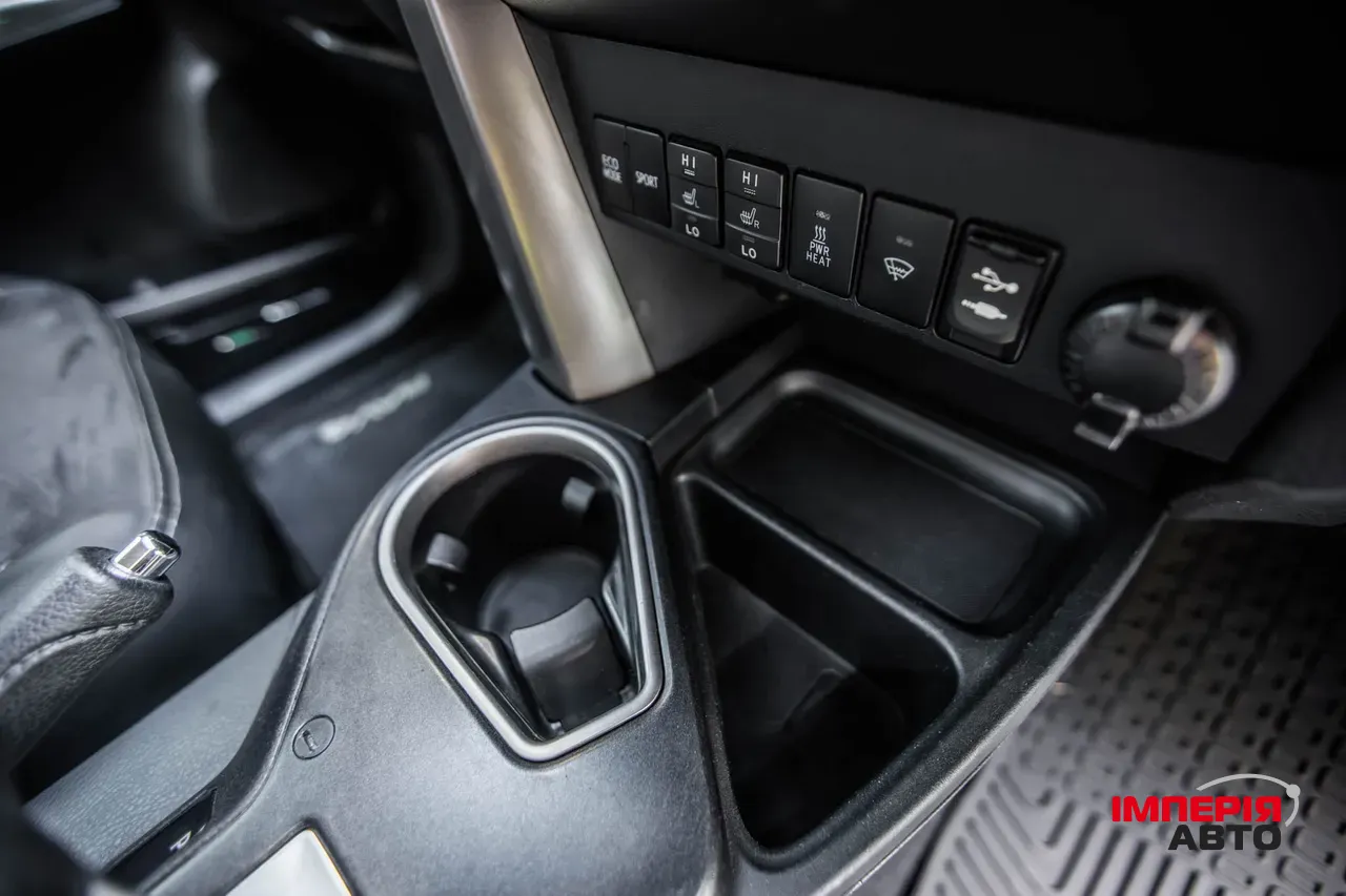 Toyota RAV4 - фото 18