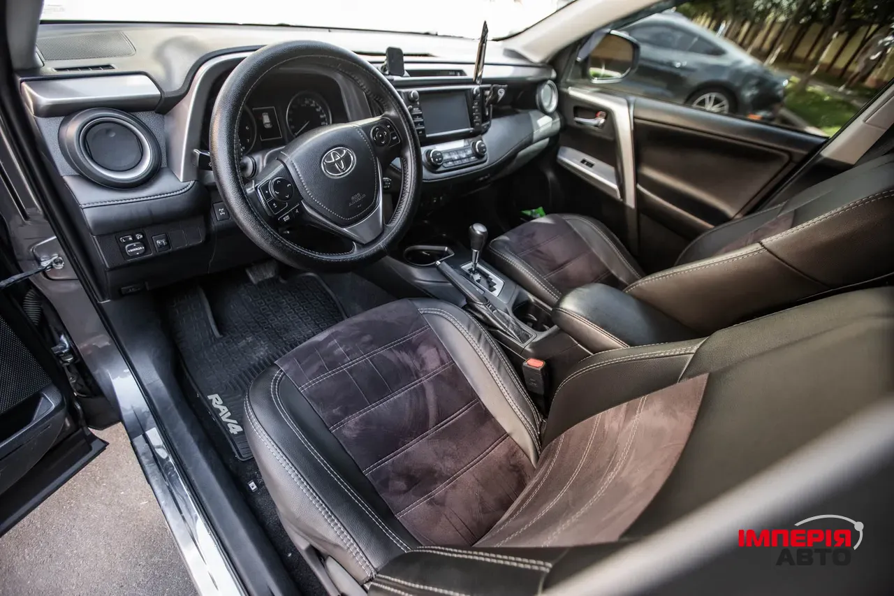 Toyota RAV4 - фото 8