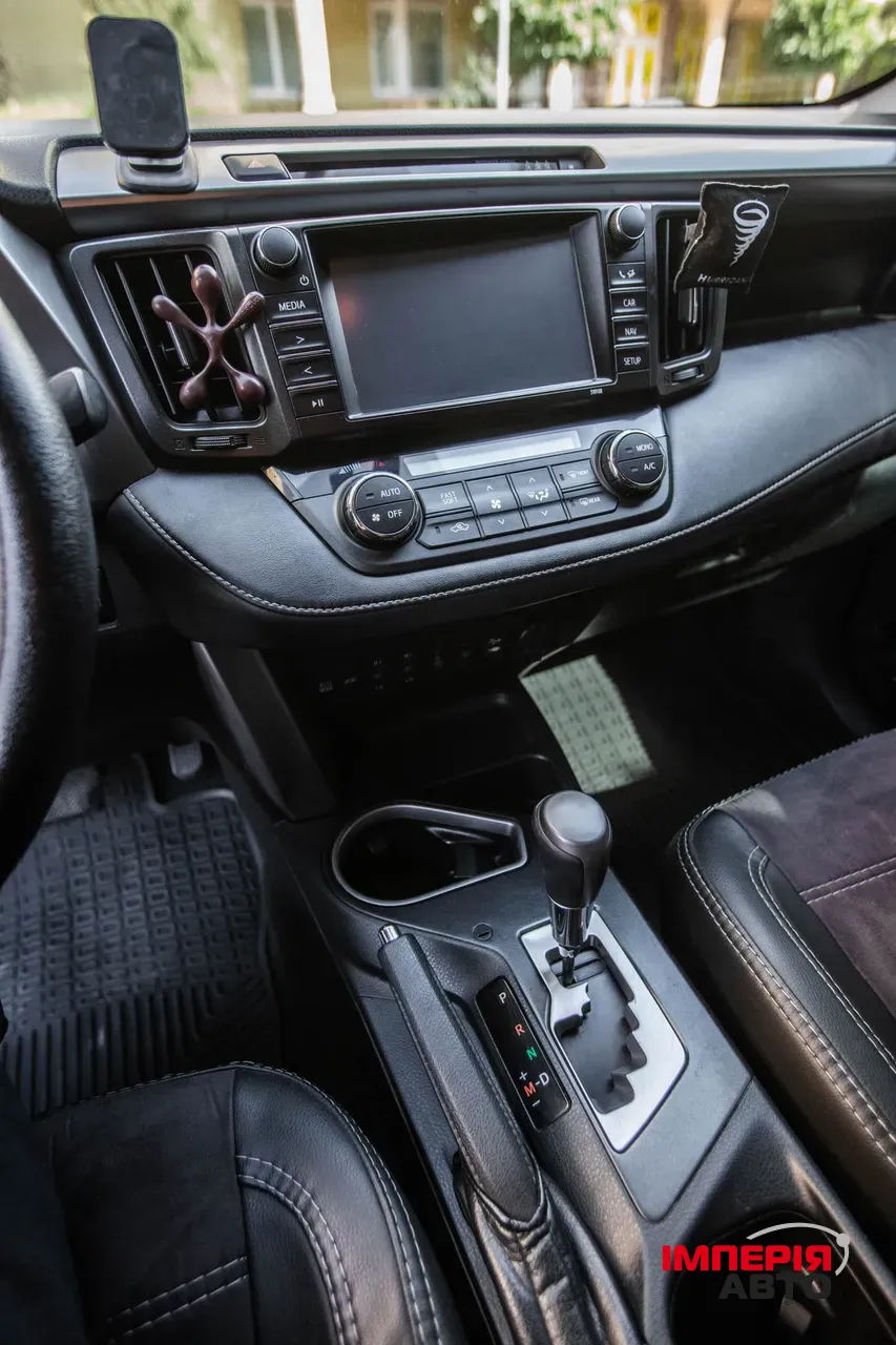 Toyota RAV4 - фото 10