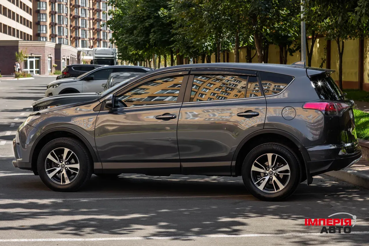 Toyota RAV4 - фото 3