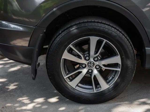 Toyota RAV4 - фото 4