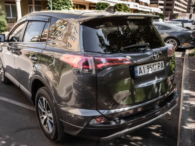 Toyota RAV4 - фото 5