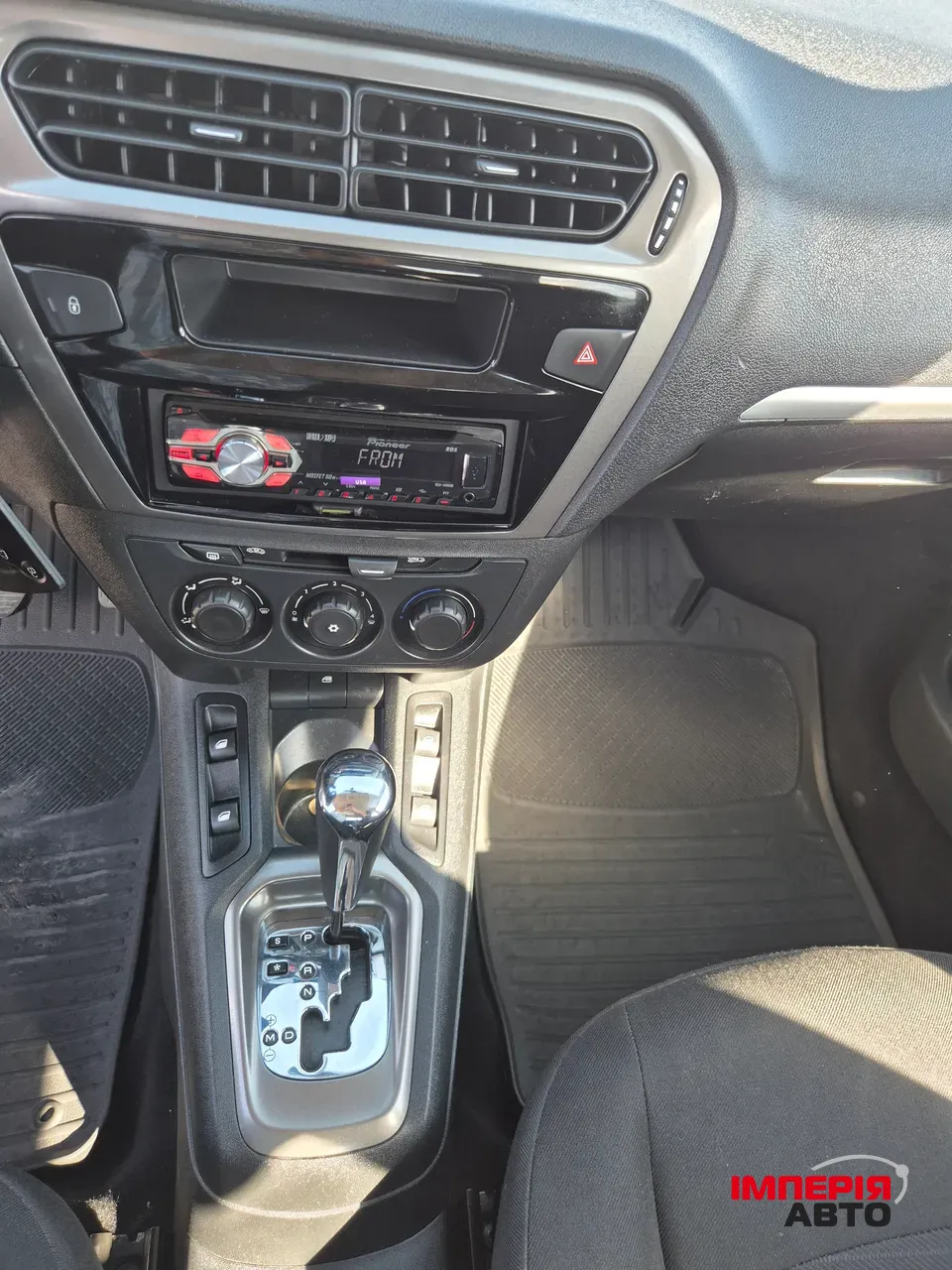 Peugeot 301 - фото 13