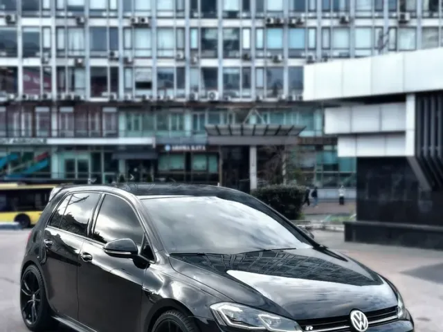 Volkswagen Golf R - фото 1