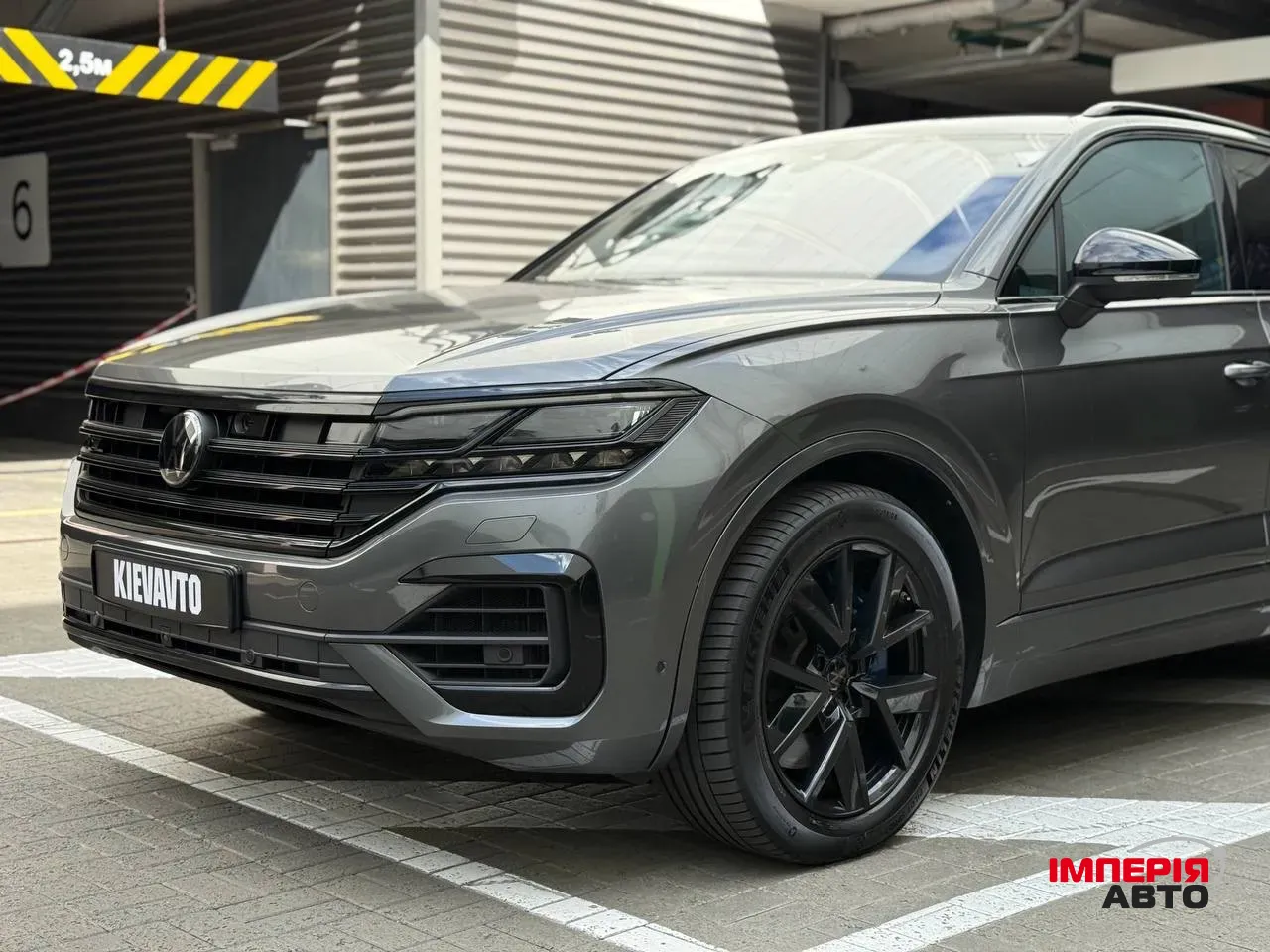 Volkswagen Touareg - фото 2