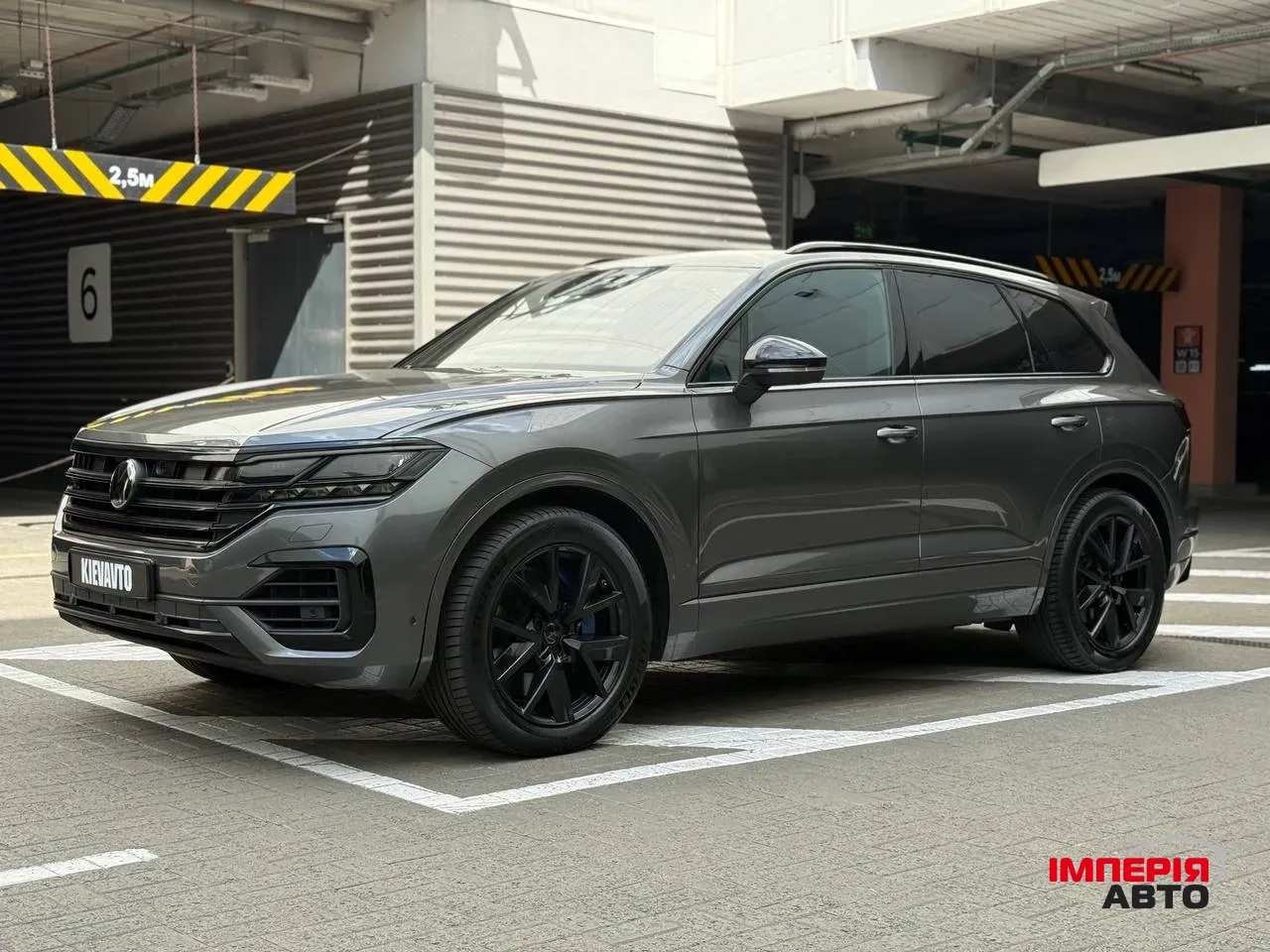 Volkswagen Touareg - фото 1