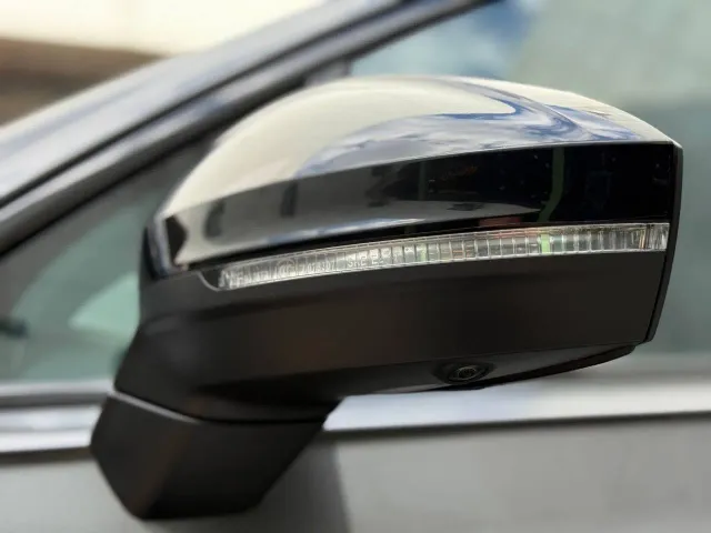 Volkswagen Touareg - фото 5