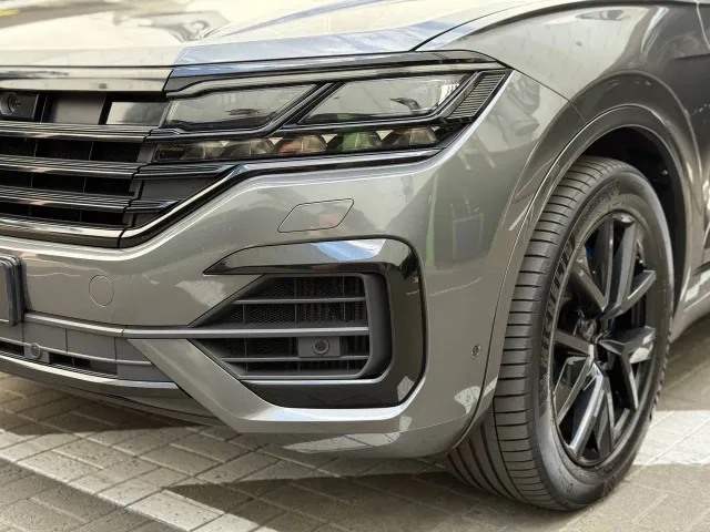Volkswagen Touareg - фото 3