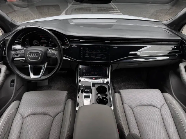 Audi Q7 - фото 5