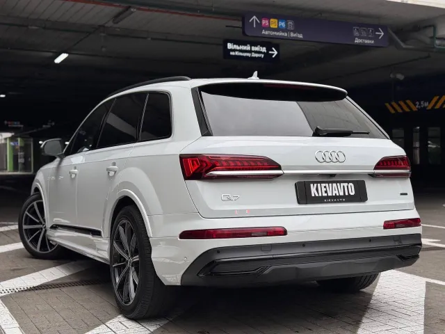 Audi Q7 - фото 4