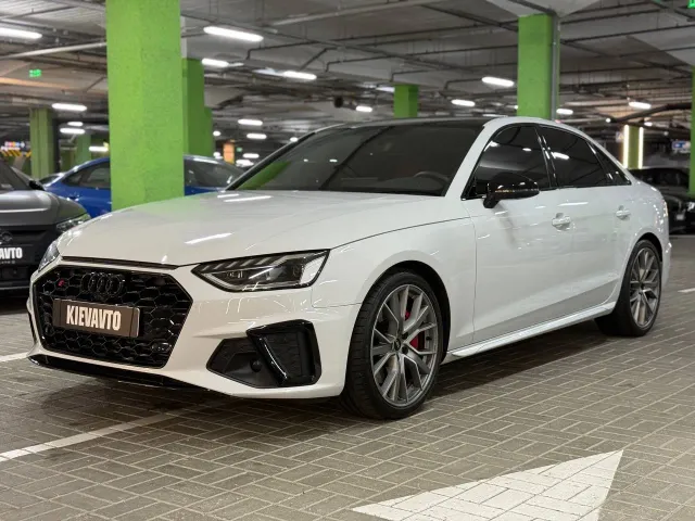 Audi S4 - фото 1