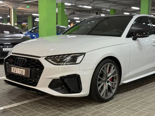 Audi S4 - фото 2