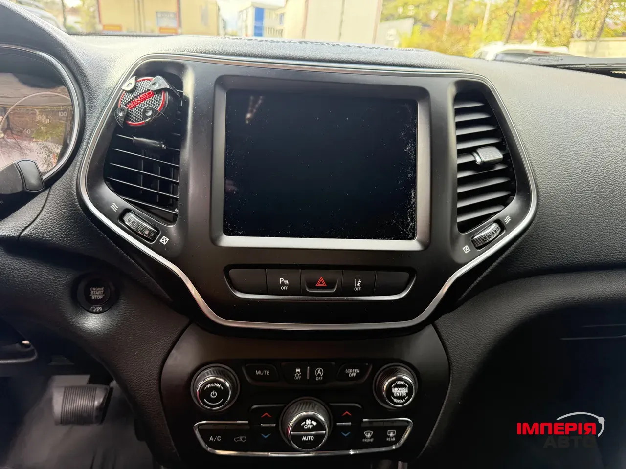 Jeep Cherokee - фото 18