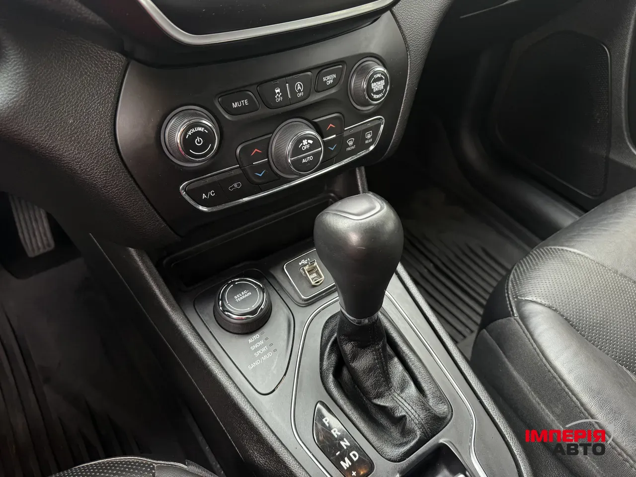 Jeep Cherokee - фото 20