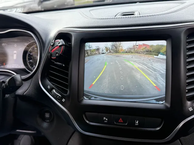 Jeep Cherokee - фото 4