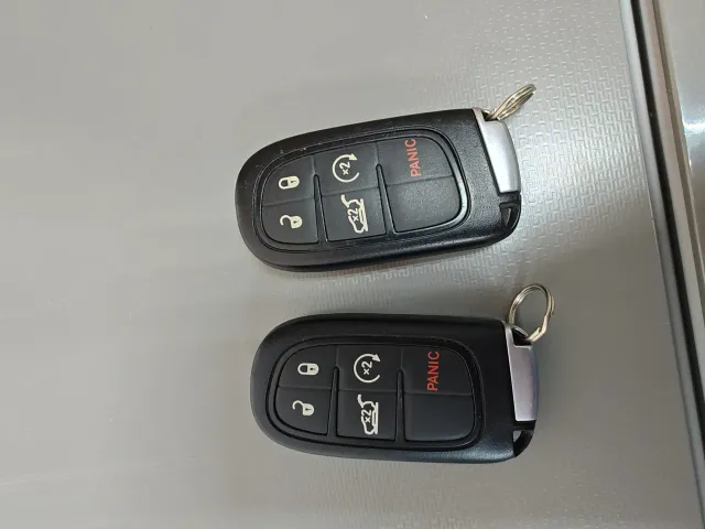 Jeep Cherokee - фото 2