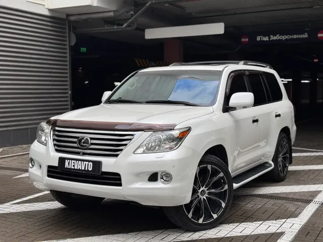 Lexus LX - фото 1