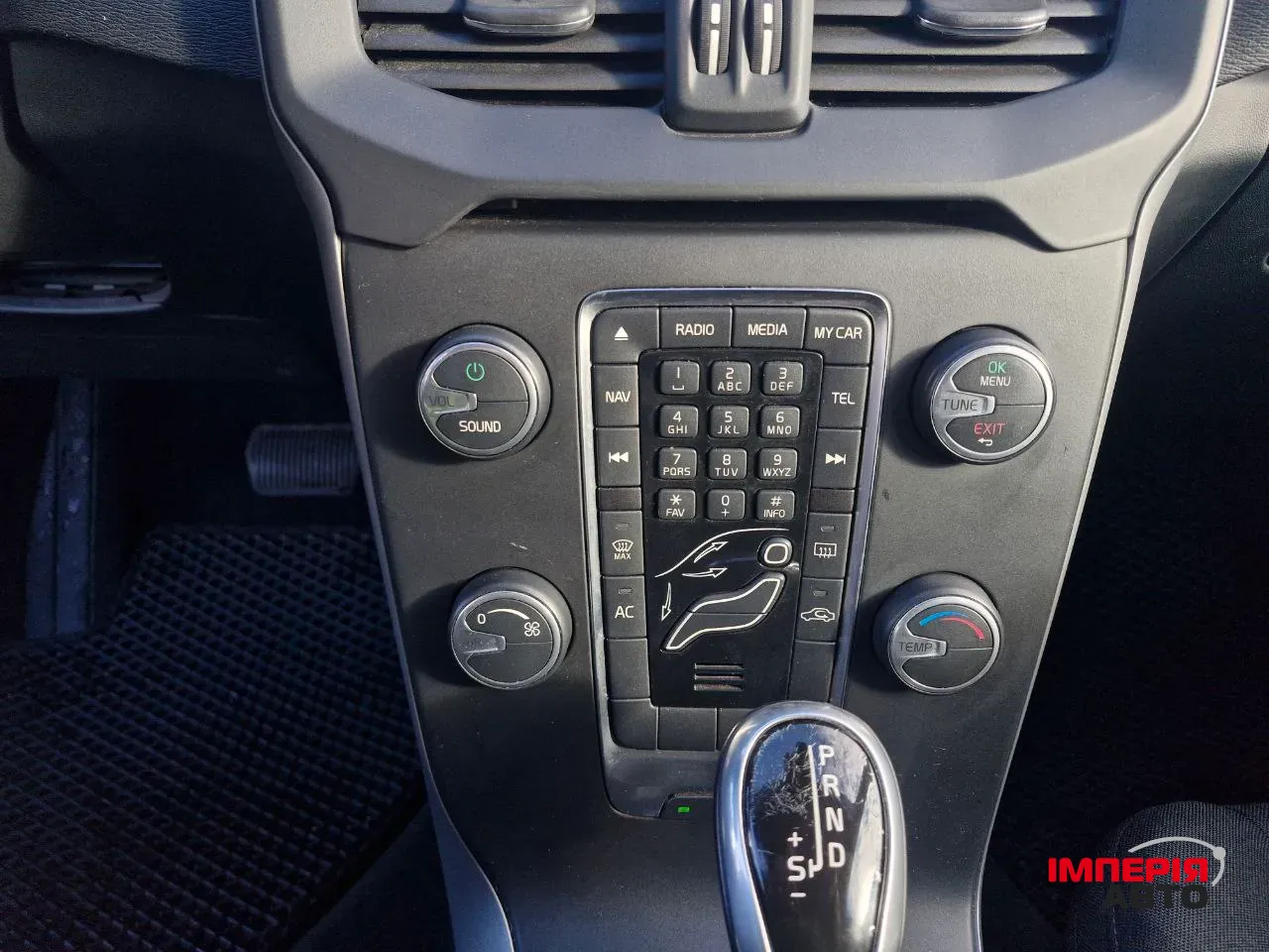 Volvo V40 - фото 17